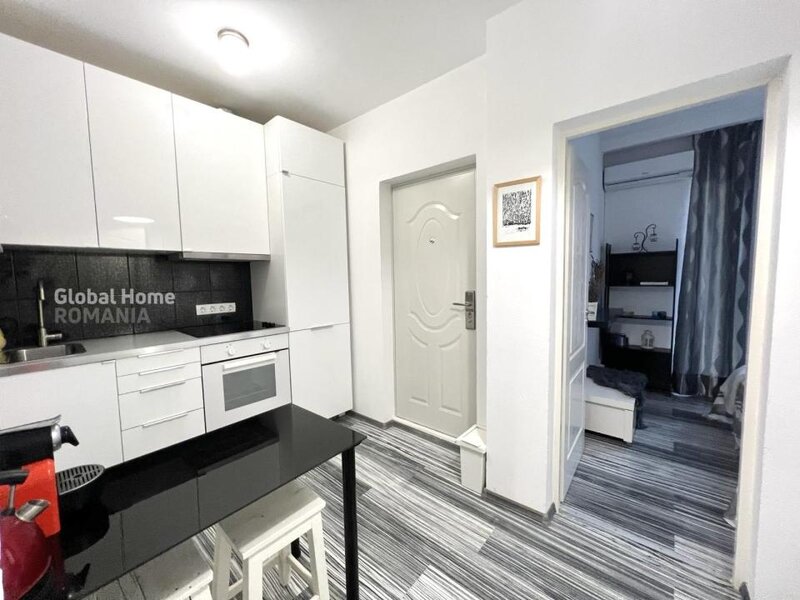 Calea Victoriei, 2 rooms apartment stradal, no risc building